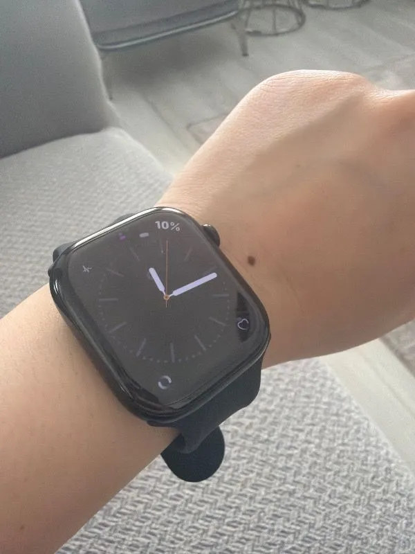 Apple Watch Series 11 Gps, 42 mm Alüminyum kasa ve Siyah Spor kordon – m/l