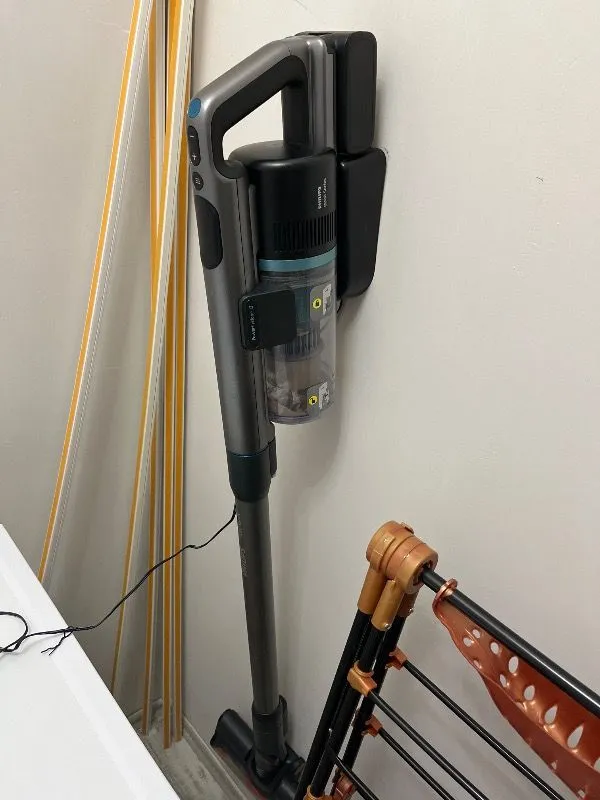 Philips 8000 Serisi Aqua Plus Kablosuz Dik Süpürge, 25,2 V, 80 dk’ya kadar Çalışma Süresi, PrecisionPower Başlık, Aqua Plus Başlık, XC8053/01