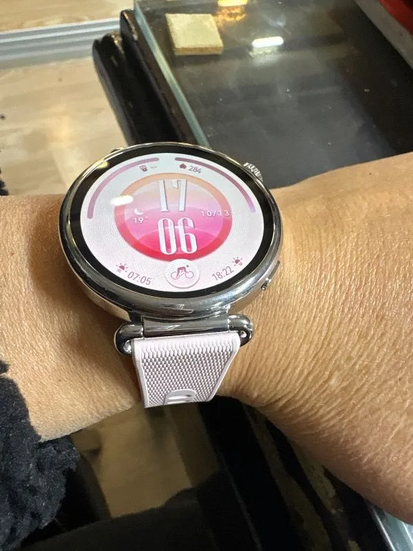 Huawei Watch GT 7 41 mm Akıllı Saat – / Altın, 14 Güne Varan Pil Ömrü, Kayak ve Bisiklet Modları, iOS ve Android Uyumlu