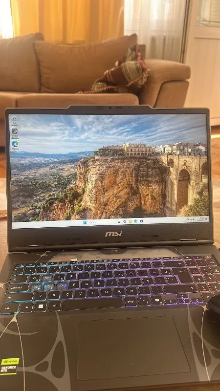 MSI CYBORG 15 B13WFKG-679XTR Intel Core i7 13620H 32GB 1TB SSD RTX5060 Freedos 15.6″ FHD 144Hz Taşınabilir Bilgisayar