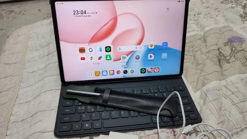HONOR Pad 10 8GB 256GB Wifi 12.1” Uzay Gri Tablet + Klavye