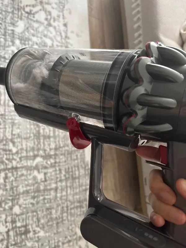 Dyson V10 Total Clean Kablosuz Süpürge Gri Renkli Güçlü Emiş Teknolojisi ile Toz Torbasız Temizlik