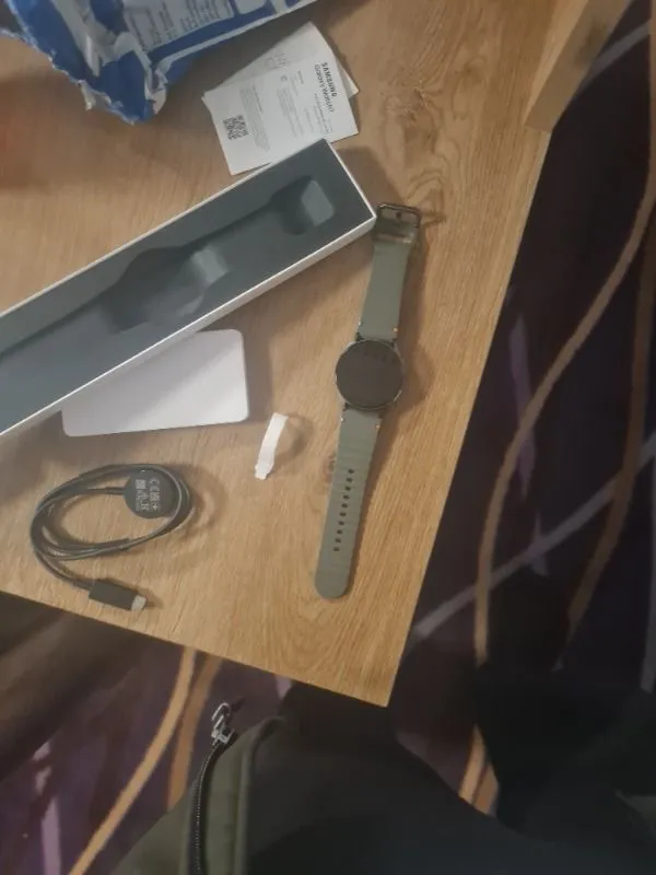 Samsung Galaxy Watch7 Akıllı Saat Haki 40MM SM-L300NZGATUR Sağlık Takibi ve Sesli Görüşme Özellikleri