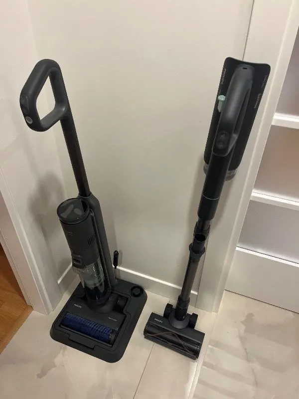 Philips 7000 Serisi AquaTrio Kablosuz Dikey Süpürge, Islak&Kuru Temizlik, Otomatik Temizleme ve Şarj İstasyonu, Kuru Süpürme Başlığı, XW7263/11