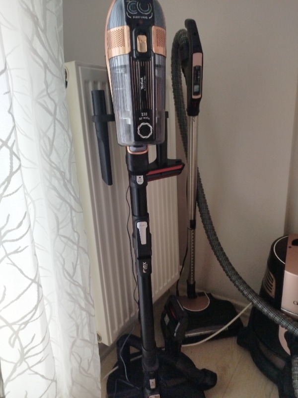 TEFAL X-FORCE 15.60 ANIMAL TY99F1 Dikey Şarjlı Süpürge 32.4 V Turbo Başlık Ve Hepa Filtre Özellikleriyle