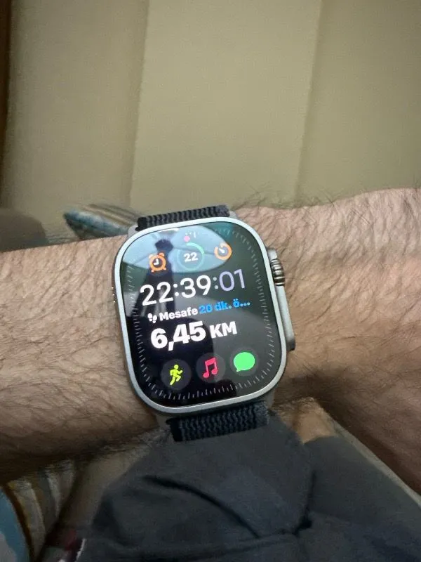 Apple Watch Ultra 3 Gps + Cellular, Kasa ve Natürel titanyum Milano loop – boy