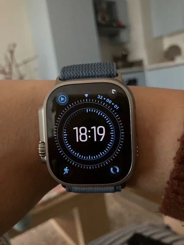 Apple Watch Ultra 3 Gps + Cellular, Kasa ve Natürel titanyum Milano loop – boy