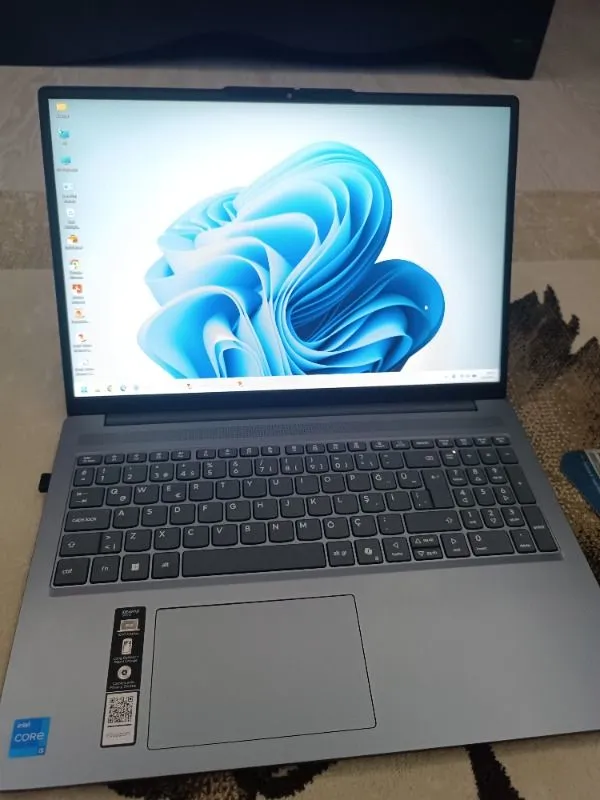 Lenovo Ideapad Slim 3 16IRH10 Intel Core i5 13420H 16GB DDR5 Ram 512 GB SSD 16” WUXGA IPS Panel Freedos Taşınabilir Bilgisayar 83K20073TR