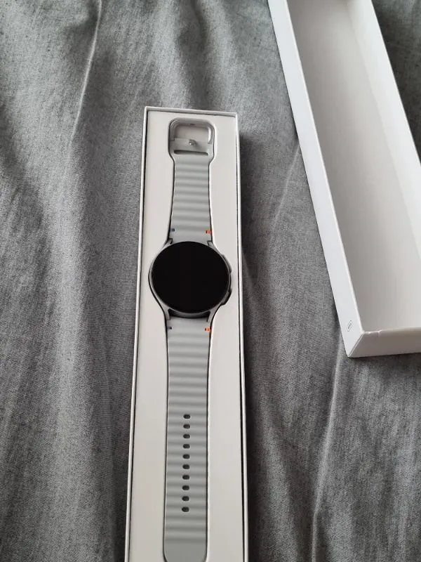 Samsung Galaxy Watch7 44MM Haki Akıllı Saat SM-L310NZGATUR Sesli Görüşme ve Kalp Ritmi Takibi Özellikleri