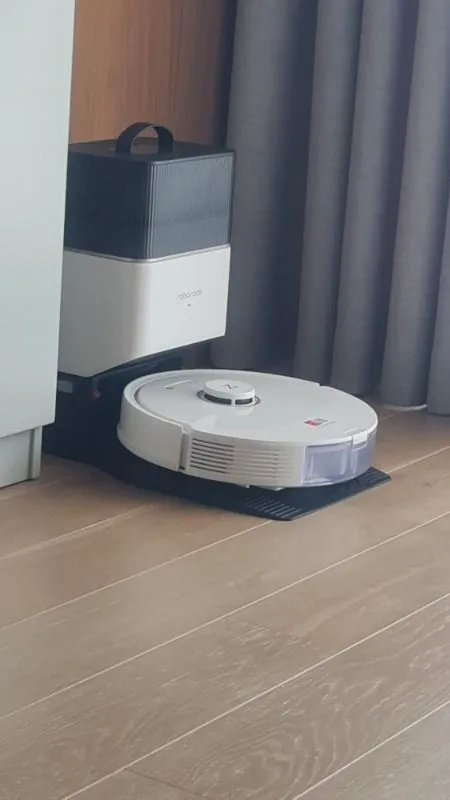 Roborock Q8 Max Plus Çöp Istasyonlu 5500PA Emiş Güçü Akıllı Robot Süpürge – Beyaz