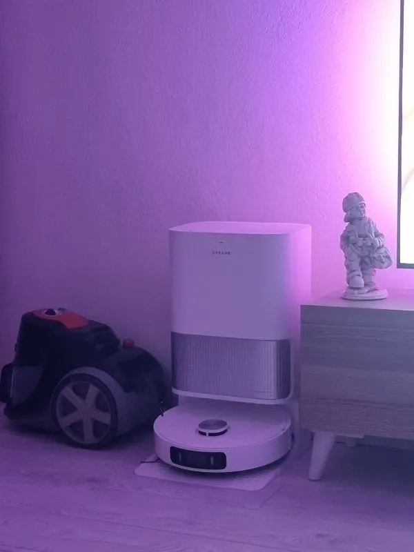 Dreame L40 Ultra AE Robot Süpürge, 19.000 Pa Emiş Gücü ile Akıllı Telefon Kontrolü ve Düz Zemin Kullanımı