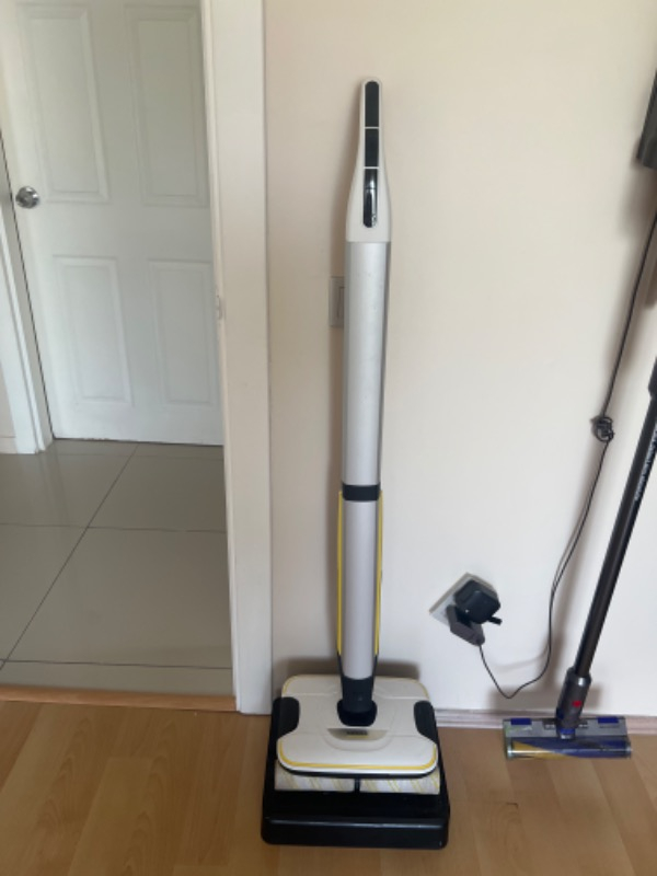 Karcher FC 7 Cordless 25V Şarjlı Islak/Kuru Süpürge – 4 Silindirli, Çift Su Tanklı, Kablosuz Temizlik Sistemi