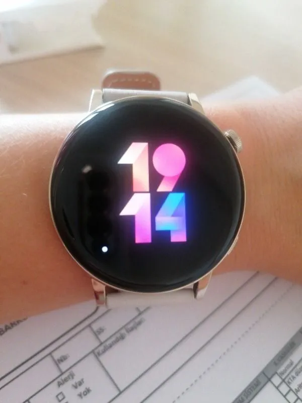 Huawei Watch GT 3 Elegant 42MM – Beyaz AMOLED Ekranlı Sağlık Takibi Özellikleri ile Akıllı Saat
