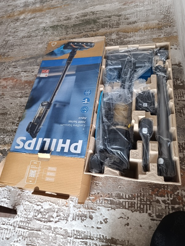 Philips 7000 Serisi Aqua 25.2 V Kablosuz Dik Süpürge, PowerCyclone 12, 80 dk’ya Kadar Kullanım, XC7153/10