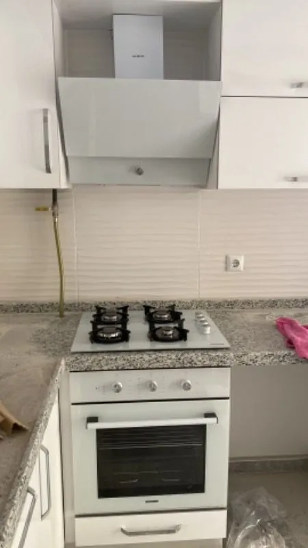 Kumtel Beyaz Cam Ankastre Set (DA6-830 Beyaz Davlumbaz + KO-40TAHDF Ankastre Beyaz Ocak + B66 – S2 (Mt) 3 Pro 3 Düğme(Plus) Cam Tel Raf Beyaz)