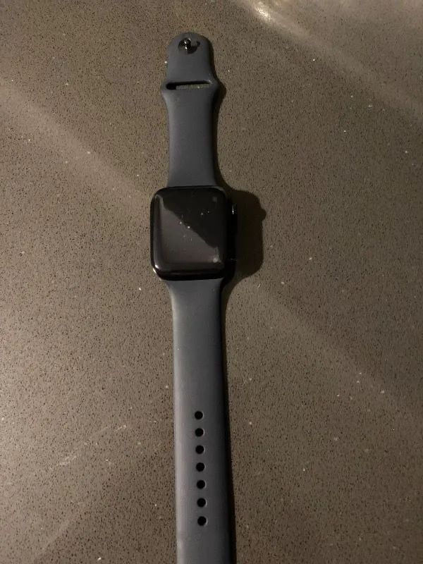 Apple Watch Se 3 Gps, 40 mm Yıldız ışığı Alüminyum kasa ve Yıldız ışığı Spor kordon – s/m