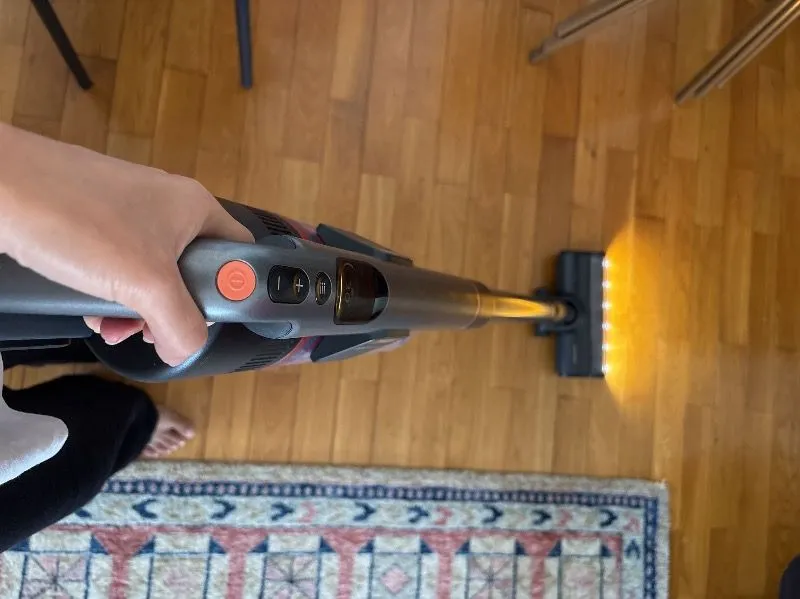 Philips 8000 Serisi Aqua Plus Kablosuz Dik Süpürge, 360 Emiş, LED Başlık, 80 dk’ya Kadar Kullanım, XC8153/10