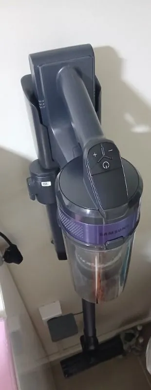 Samsung Jet 60 Dikey Şarjlı Süpürge 400 W Güç Değeri ile Turbo Başlık ve Hepa Filtre Özellikli