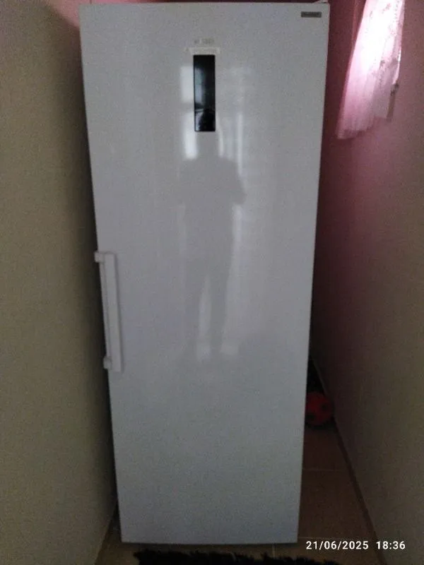 Vestel Dikey Derin Dondurucu 406 lt Hacim CDL801 E Enerji Sınıfı Çekmeceli No Frost Teknolojisi