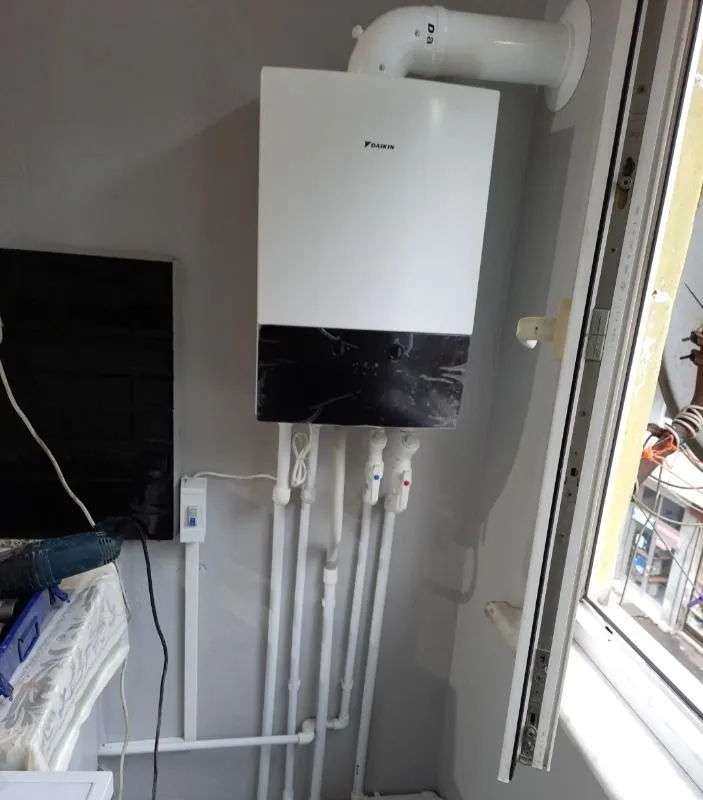 Daikin Tam Yoğuşmalı Premix NDJ Kombi 24 kW D2CND024AATR Hermetik Baca Tipi Isıtma Tekniği
