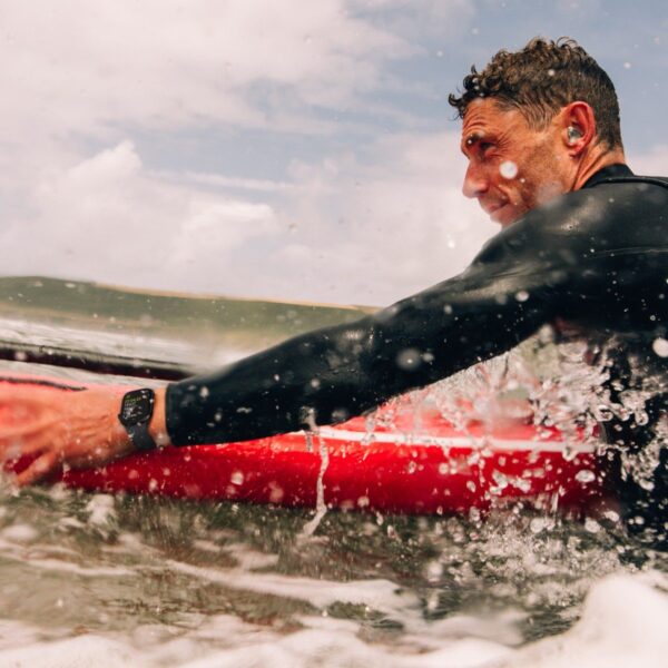 Apple Watch Series 10 GPS + Cellular, 46 mm Arduvaz Titanyum Kasa ve Siyah Spor Kordon – S/M