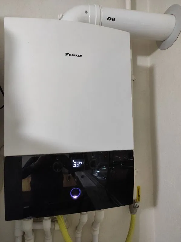 Daikin Tam Yoğuşmalı Premix NDJ Kombi 24 kW D2CND024AATR Hermetik Baca Tipi Isıtma Tekniği