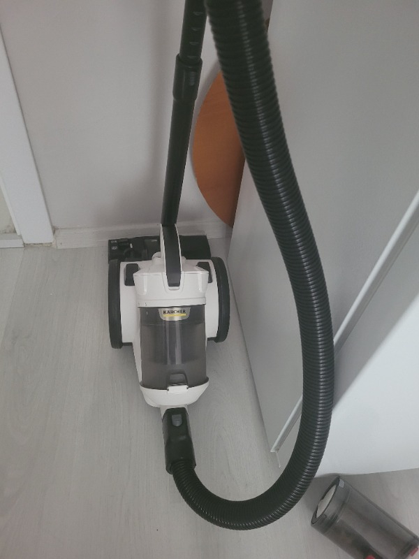 KARCHER VC 3 700 W Toz Torbasız Süpürge 3100 W Güç Değeri ile Turbo Başlıklı El Tipi