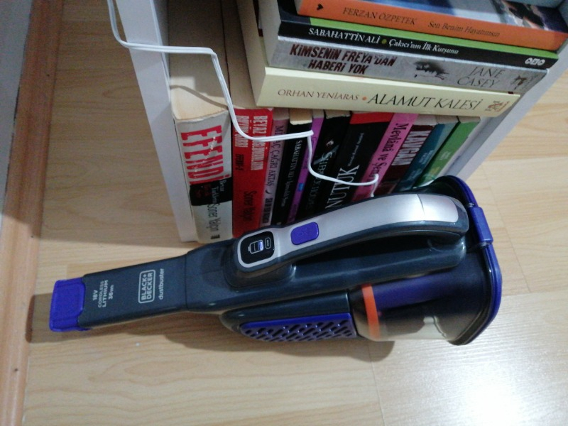 Black & Decker BHHV520BFP-QW 18V Şarjlı Standard Girişli Pet Başlıklı Uzayabilen El Süpürgesi