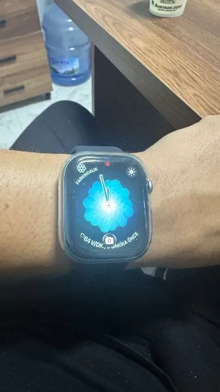 Apple Watch Series 11 Gps + Cellular, 42 mm Alüminyum kasa ve Siyah Spor kordon – S/m
