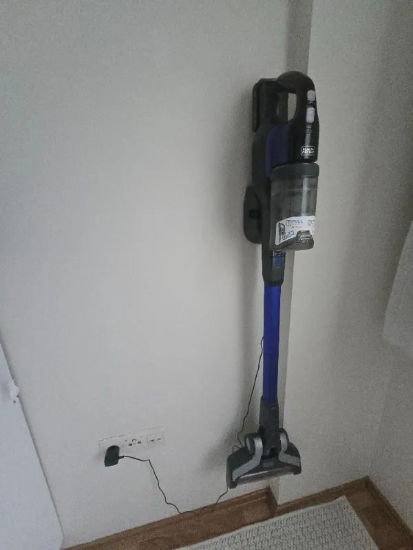 Black & Decker 18V Kablosuz Dikey Süpürge Mor Turbo Başlıklı Toz Haznesi Var Güçlü Emiş Teknolojisi