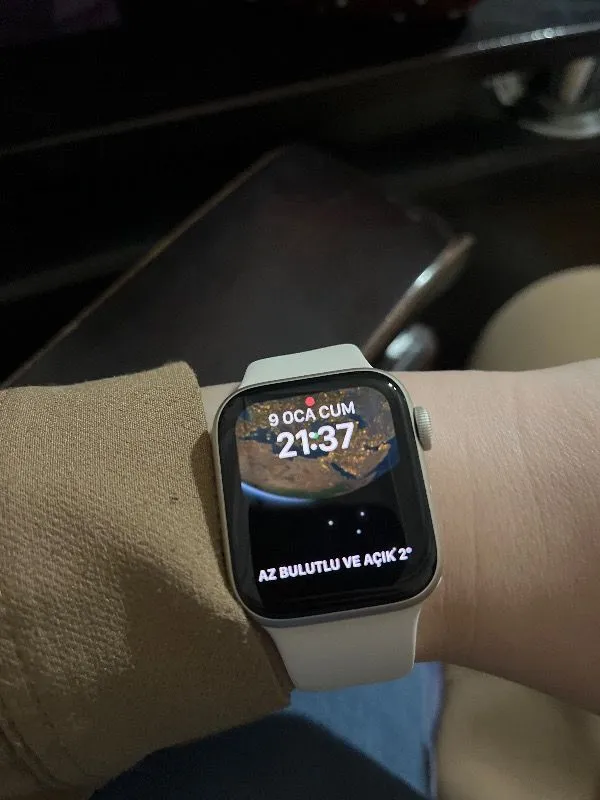 Apple Watch Se 3 Gps, 40 mm Yıldız ışığı Alüminyum kasa ve Yıldız ışığı Spor kordon – s/m