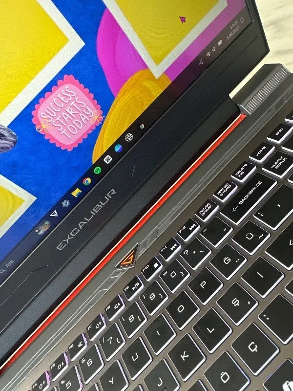 Casper Excalibur G870 i7-13620H 32GB 1TB 8GB RTX5060 165Hz 15.6″ Freedos G870.1362-DF60X-C