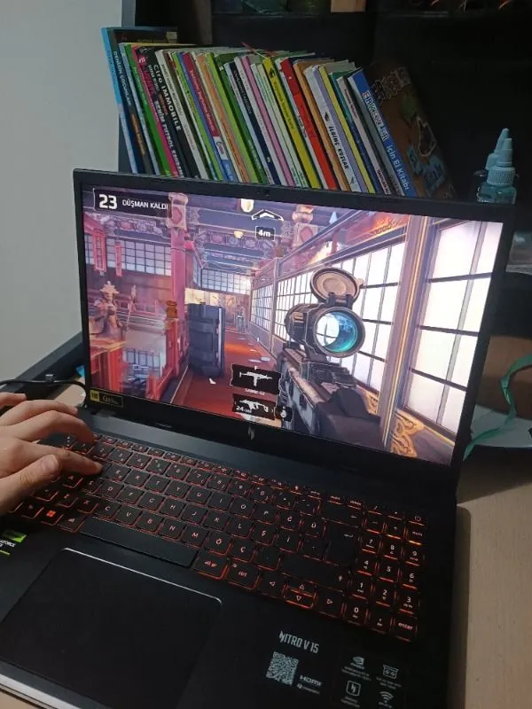 Acer Nitro V 15 ANV15-52 Intel Core i5 13420H 8GB 512GB SSD RTX5050 Freedos 15.6” 165Hz Taşınabilir Bilgisayar NH.QZ7EY.003